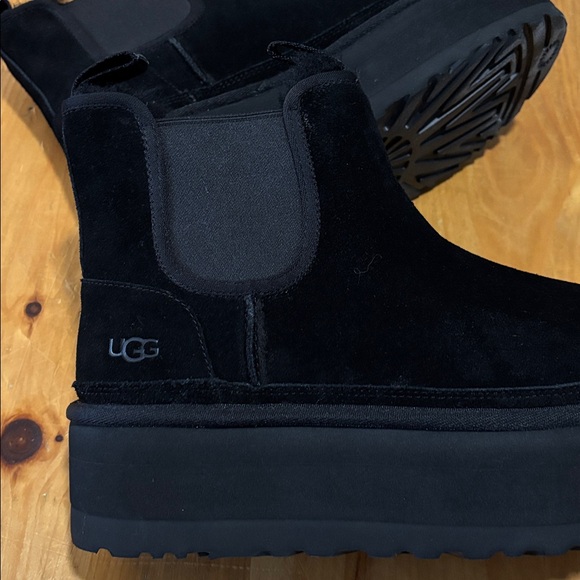🐏Size 10 - NWT: UGG - Women’s Neumel Platform Chelsea Boot - Picture 12 of 16